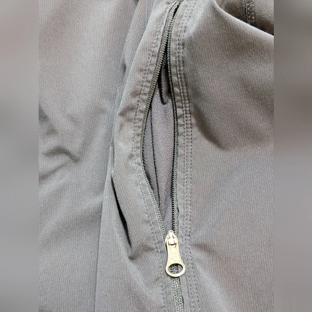 Lululemon Women's Black Unlined Jacket - 12 - Preloved - Picture 3 of 9